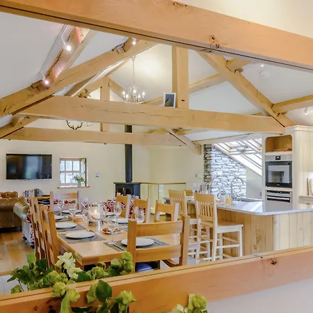 Holiday home Mungeon Barn - Uk30125
